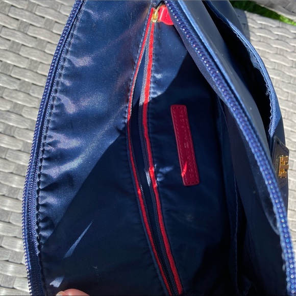 Tommy Hilfiger navy handbag. - Picture 4 of 4
